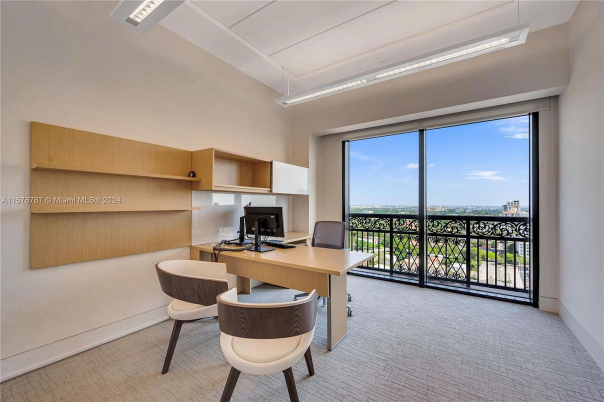 Home Office, Interior
