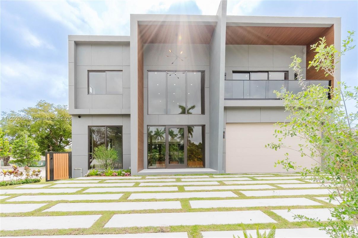 Attached, Exterior, Facade, Modern
