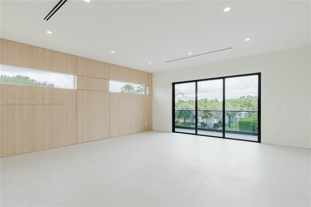 Empty room, Interior, Recessed Lighting