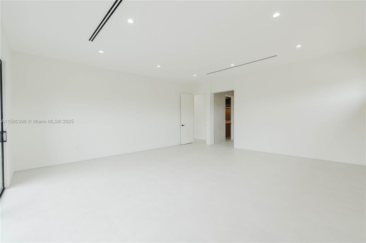 Empty room, Interior, Recessed Lighting