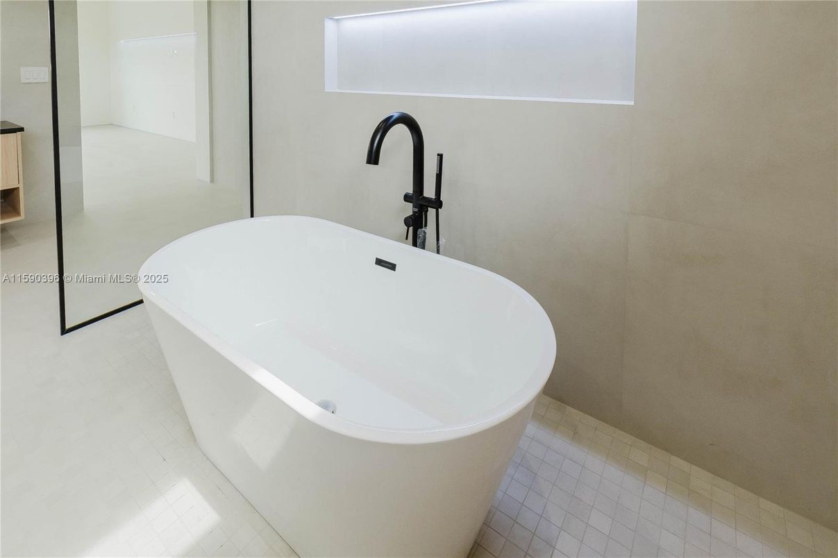 Bathroom, Free Standing Baths, Interior