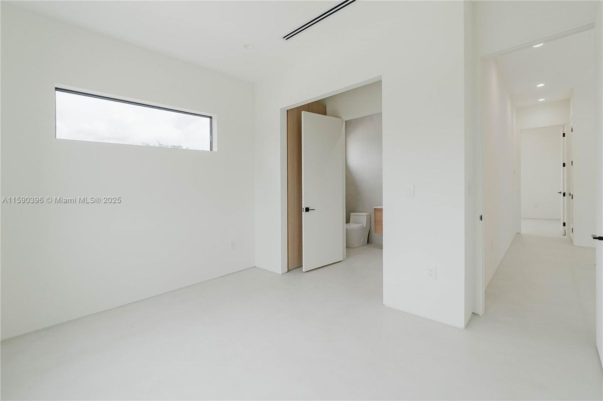 Bathroom, Empty room, Interior, Recessed Lighting