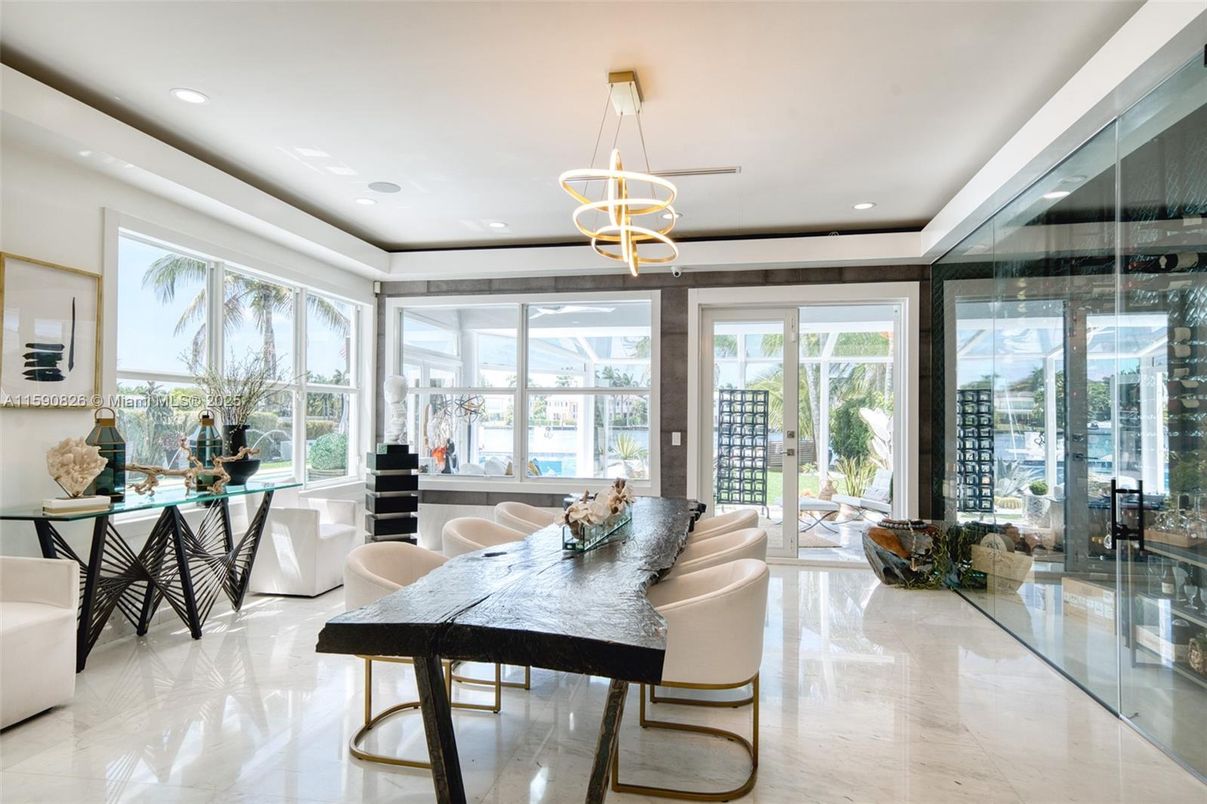 Dining room, Interior, Living room, Pendant Lights, Recessed Lighting