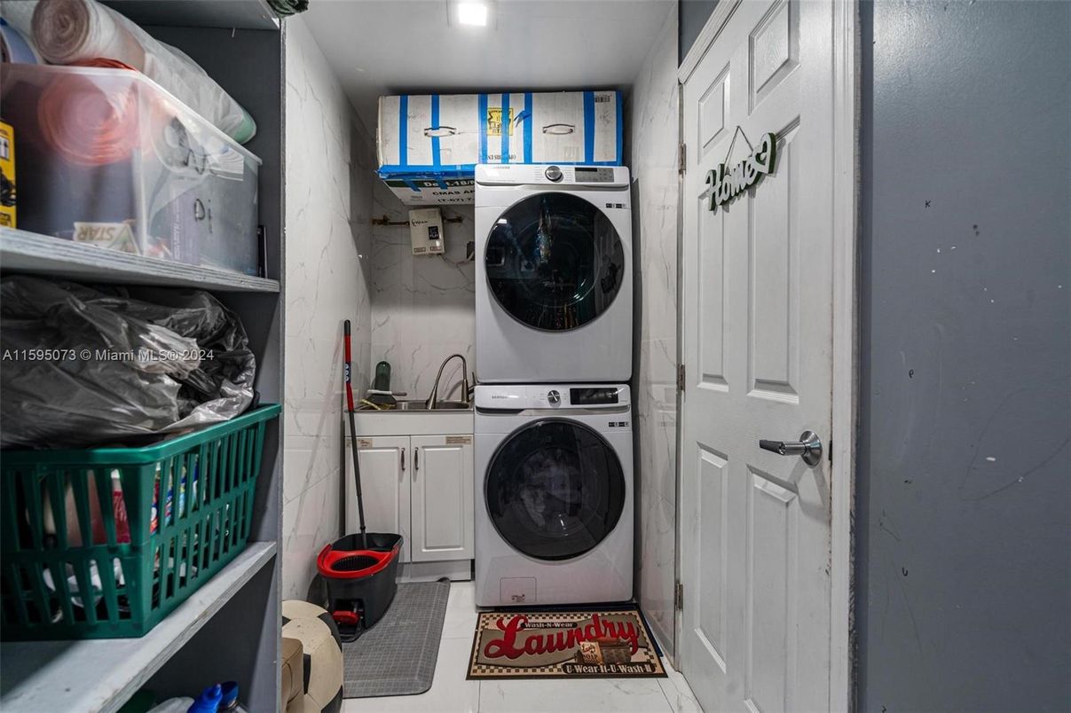 Interior, Recessed Lighting, Utility Closets, Washer