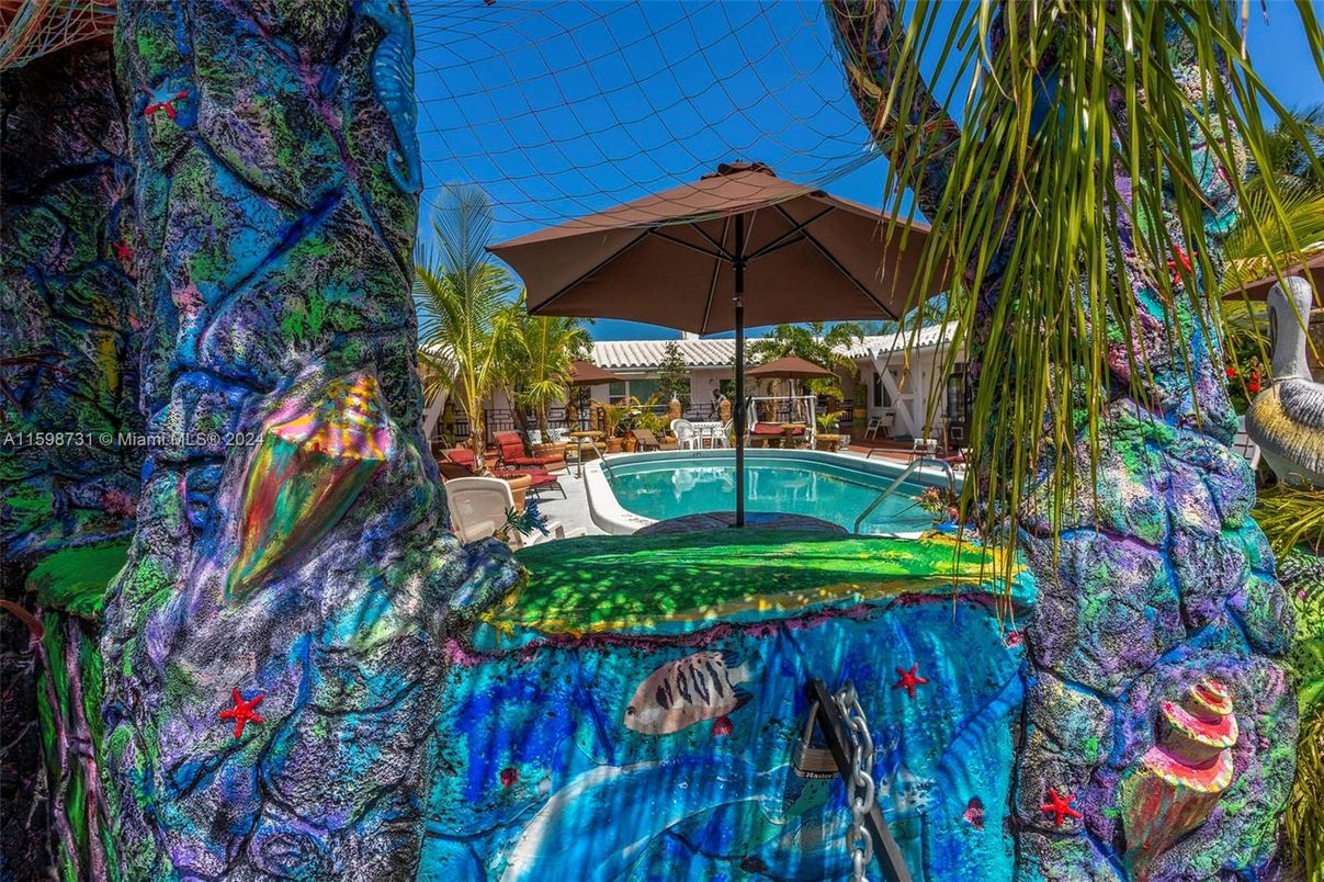 Exterior, Pool