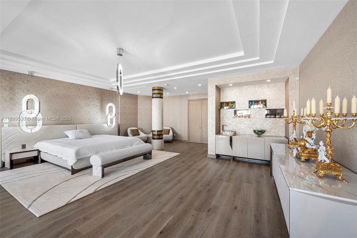 Bedroom, Interior, Pendant Lights, Recessed Lighting, Wood Texture Flooring
