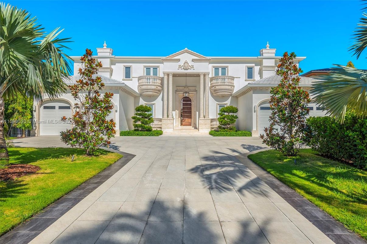 Attached, Exterior, Facade, French Provincial