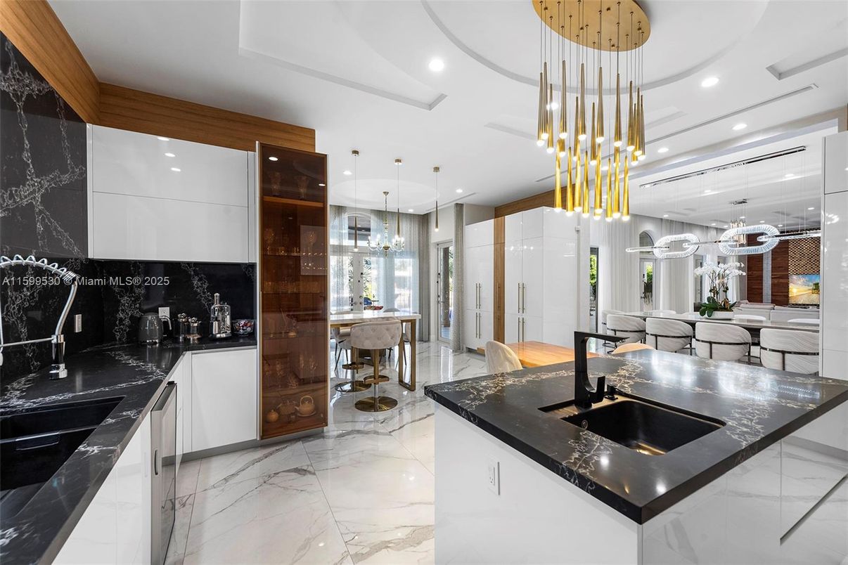 Dining room, Interior, Kitchen, Marble, Pendant Lights, Recessed Lighting