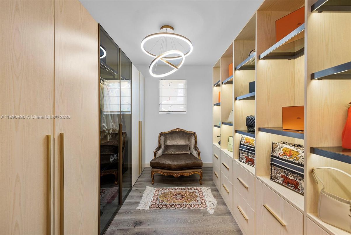 Interior, Pendant Lights, Walk-in Closets, Wood Texture Flooring