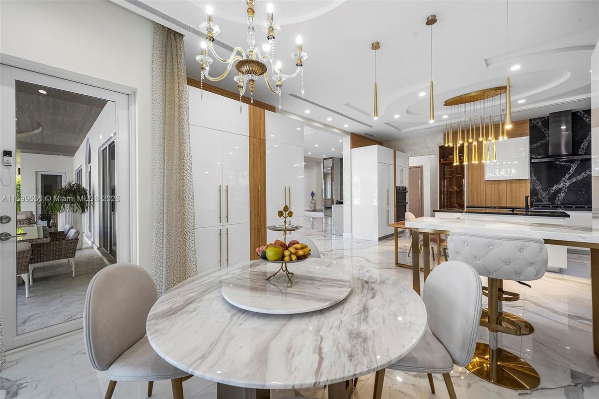 Chandelier, Dining room, Interior, Kitchen, Marble, Pendant Lights, Recessed Lighting