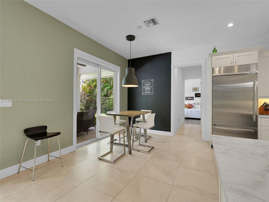 Dining room, Interior, Kitchen, Pendant Lights, Recessed Lighting, Stainless Steel Appliances