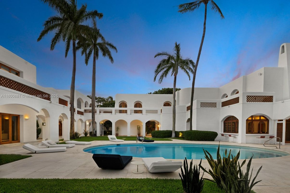 Exterior, Facade, Pool, Spanish Mediterranean