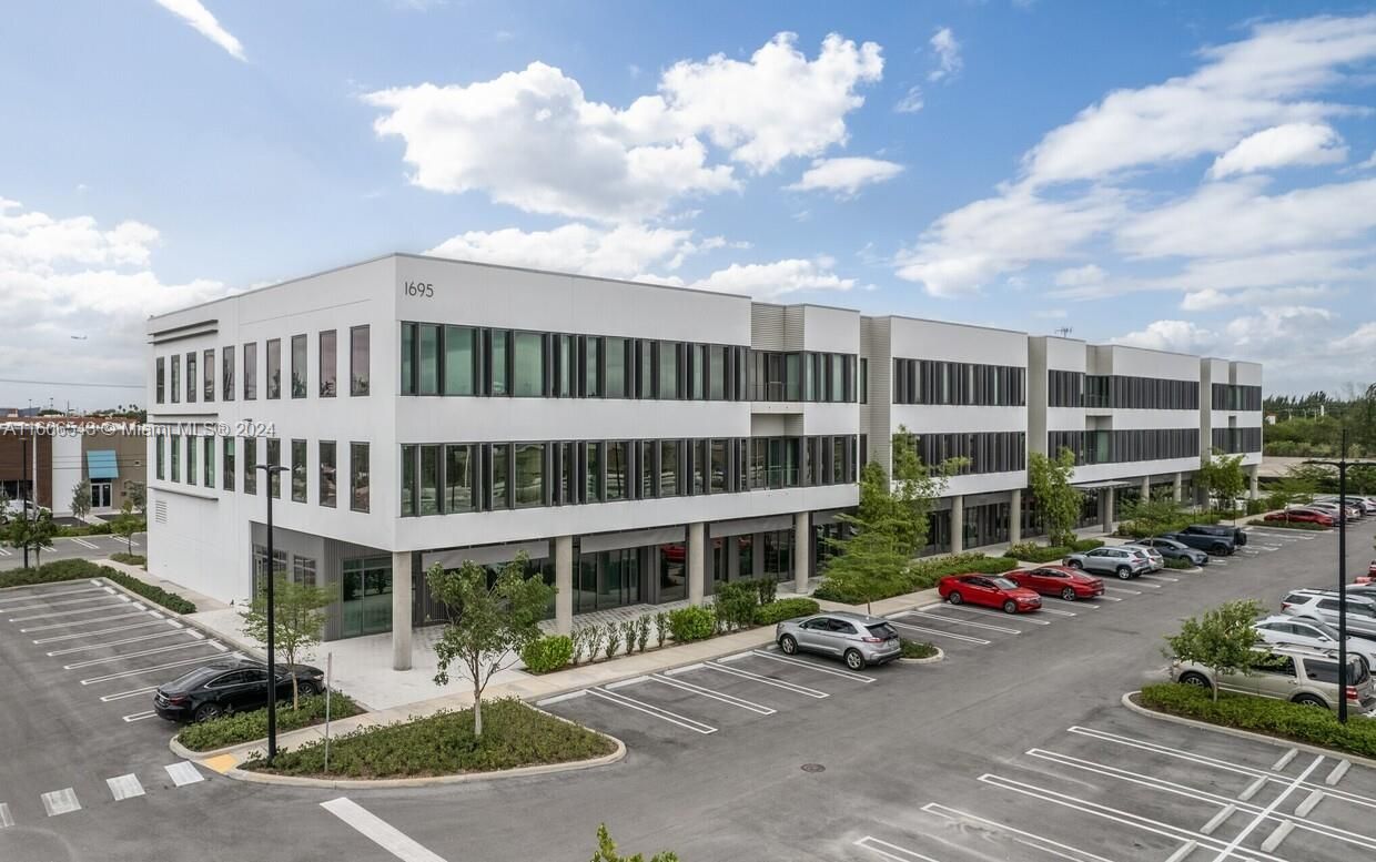 Exterior, Facade, Condo Building