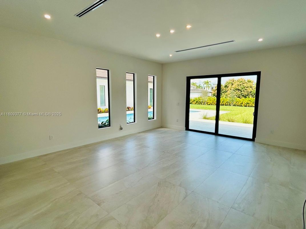 Empty room, Interior, Marble, Recessed Lighting