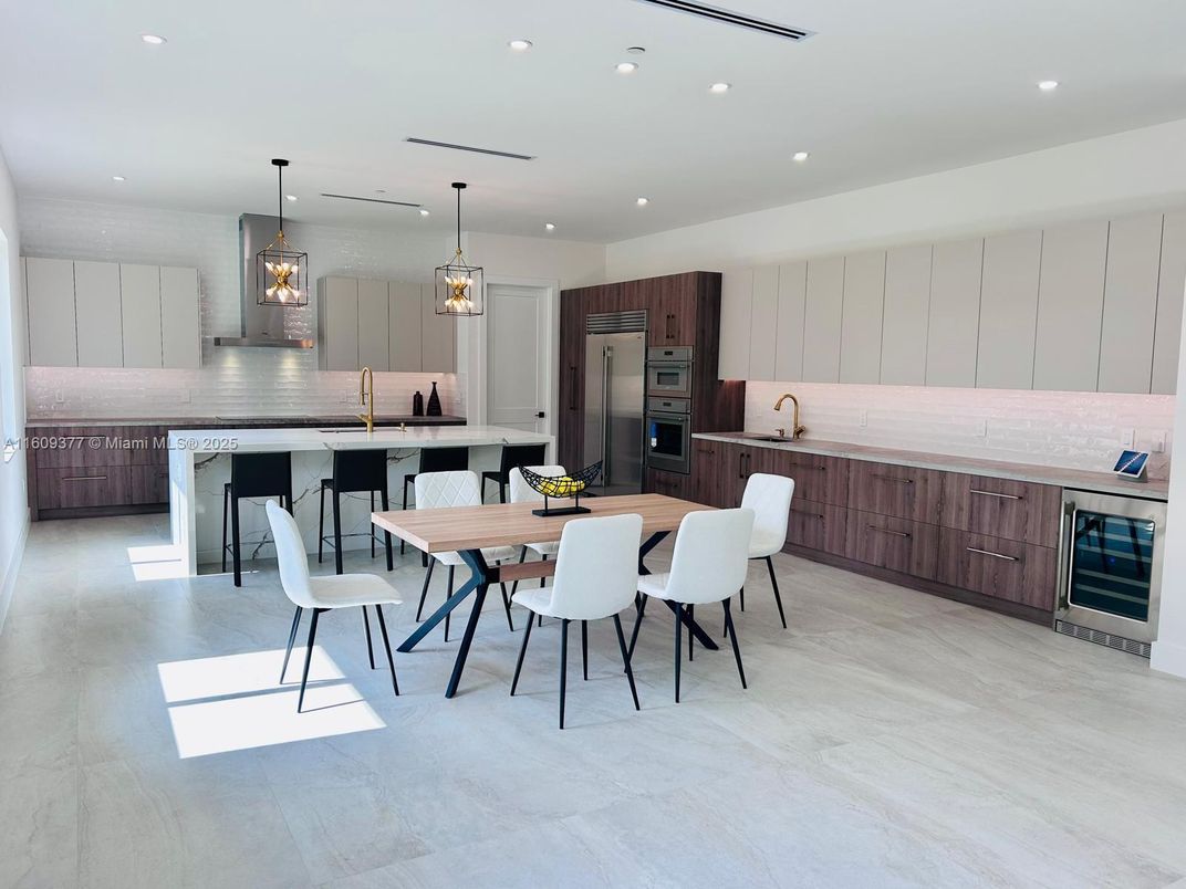 Dining room, Interior, Kitchen, Pendant Lights, Recessed Lighting, Stainless Steel Appliances