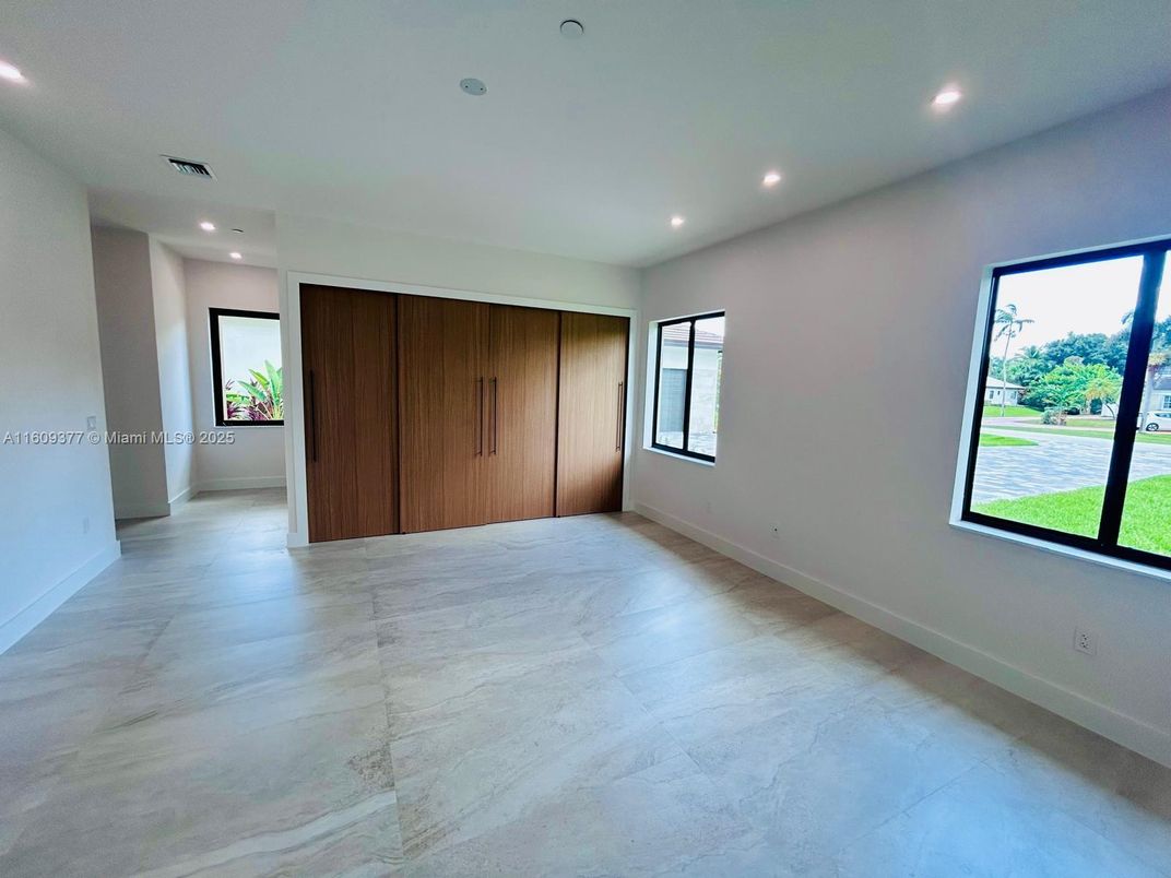 Empty room, Interior, Marble, Recessed Lighting