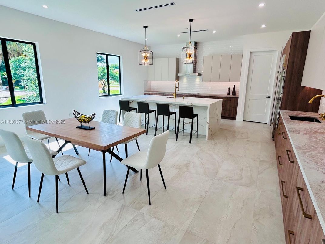 Dining room, Interior, Kitchen, Marble, Pendant Lights, Recessed Lighting