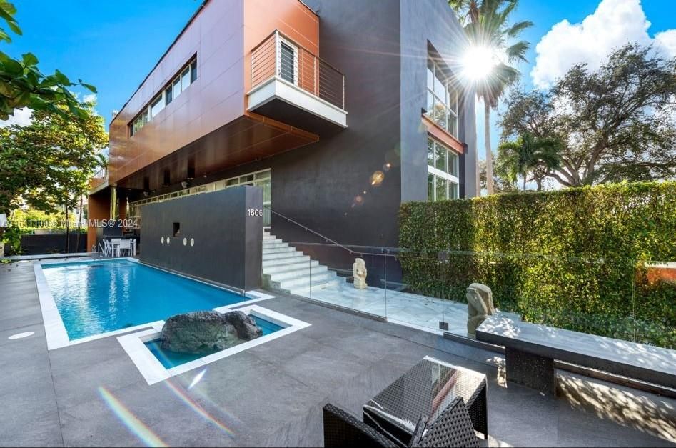 Exterior, Pool