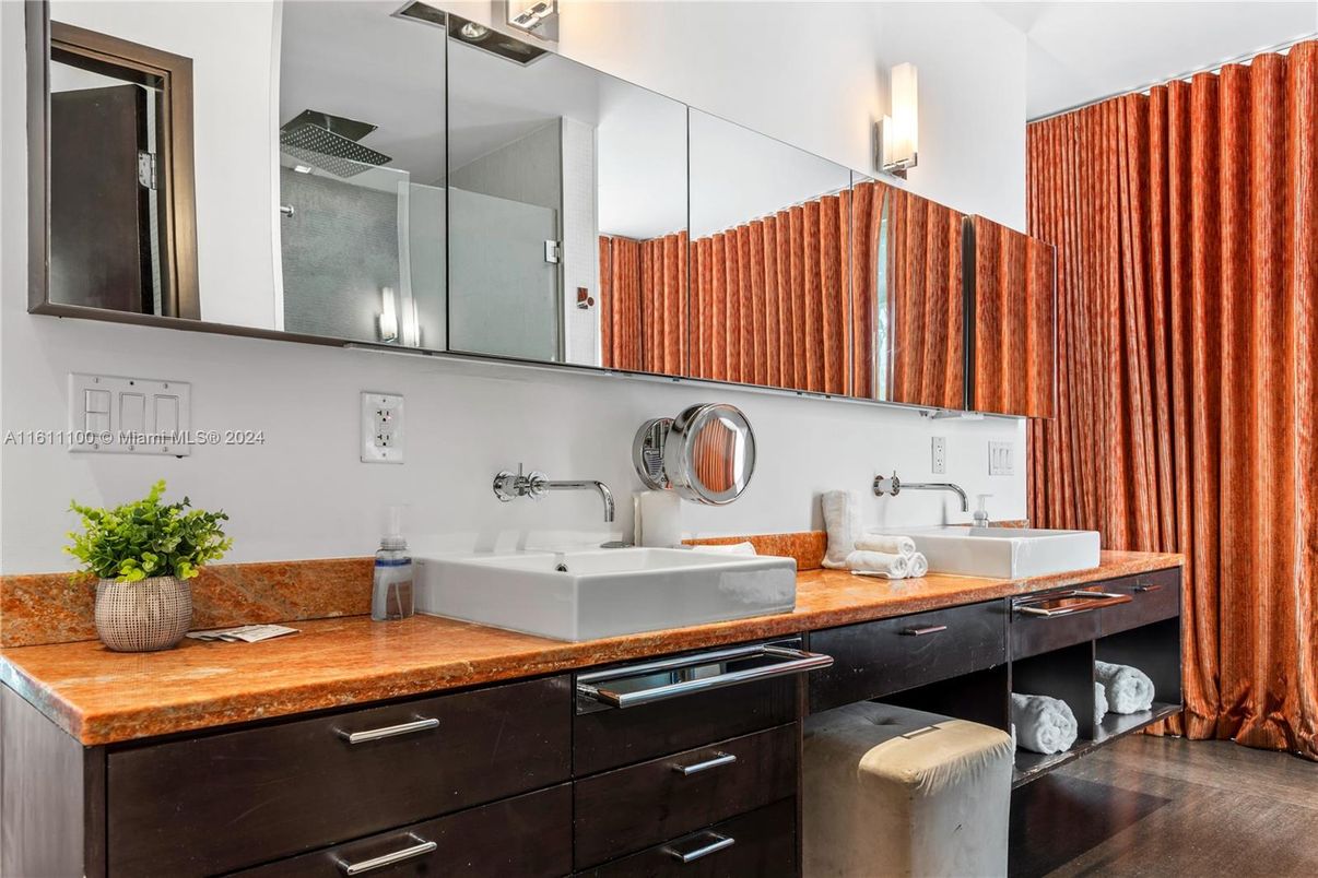Bathroom, Dual Sink Vanities, Interior, Wood Texture Flooring