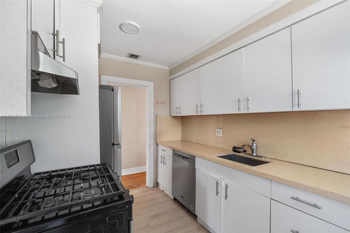 Interior, Kitchen, Recessed Lighting, Wood Texture Flooring