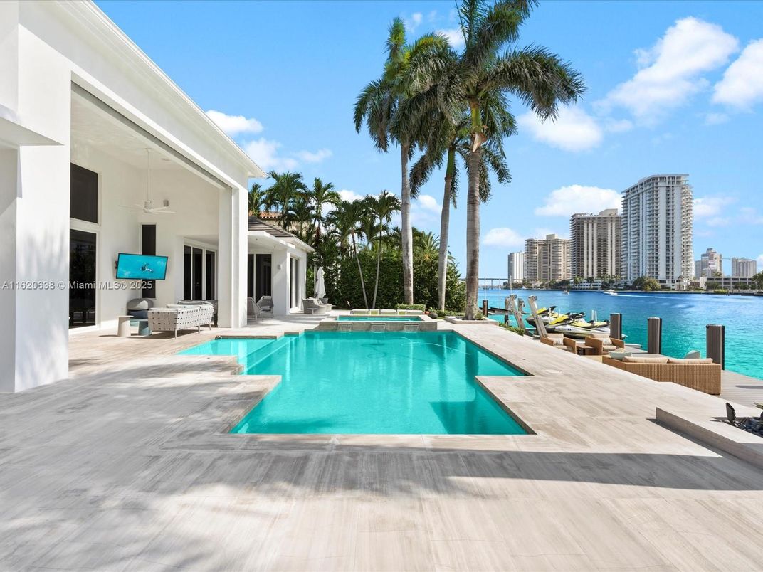 Exterior, Lake, Pool, Water