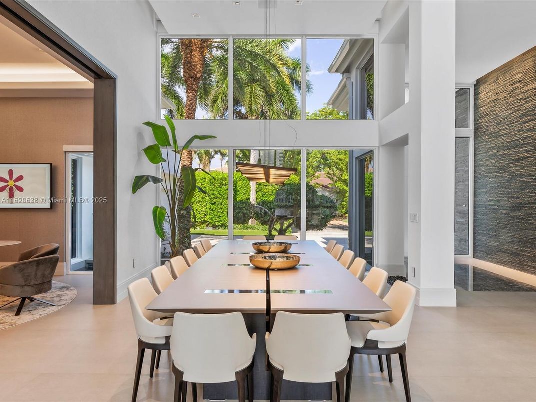 Dining room, Interior