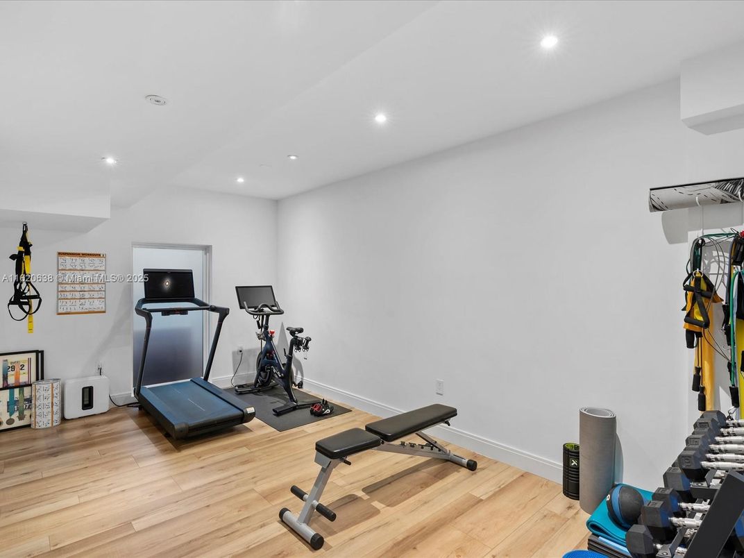 Fitness Equipment, Interior, Recessed Lighting, Wood Texture Flooring
