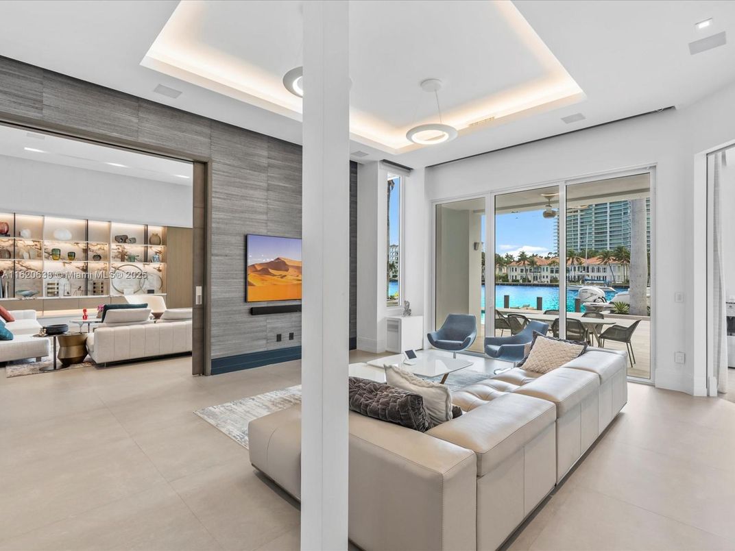 Interior, Living room, Pendant Lights, Recessed Lighting