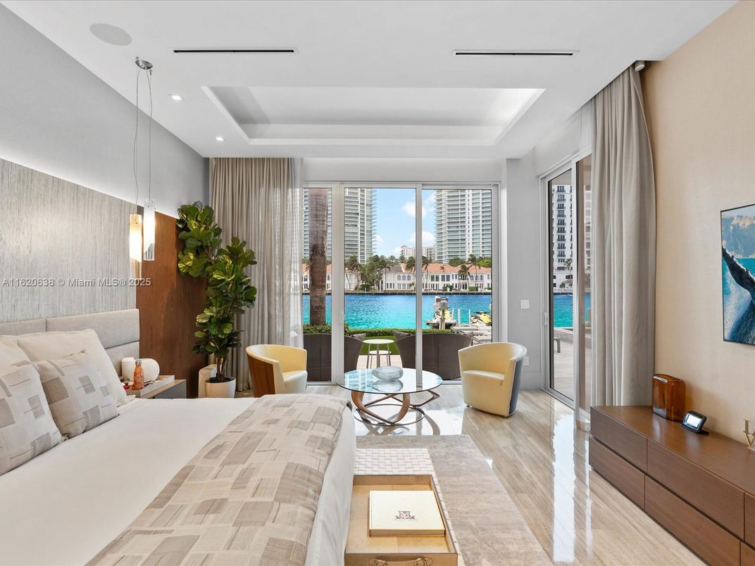 Bedroom, Interior, Living room, Pendant Lights, Recessed Lighting, Water, Wood Texture Flooring