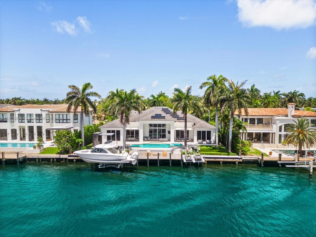 Exterior, Lake