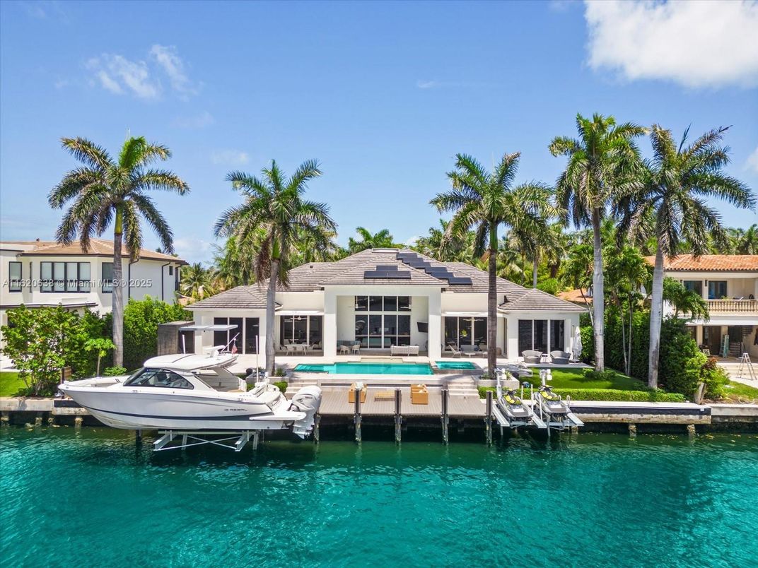 Exterior, Lake