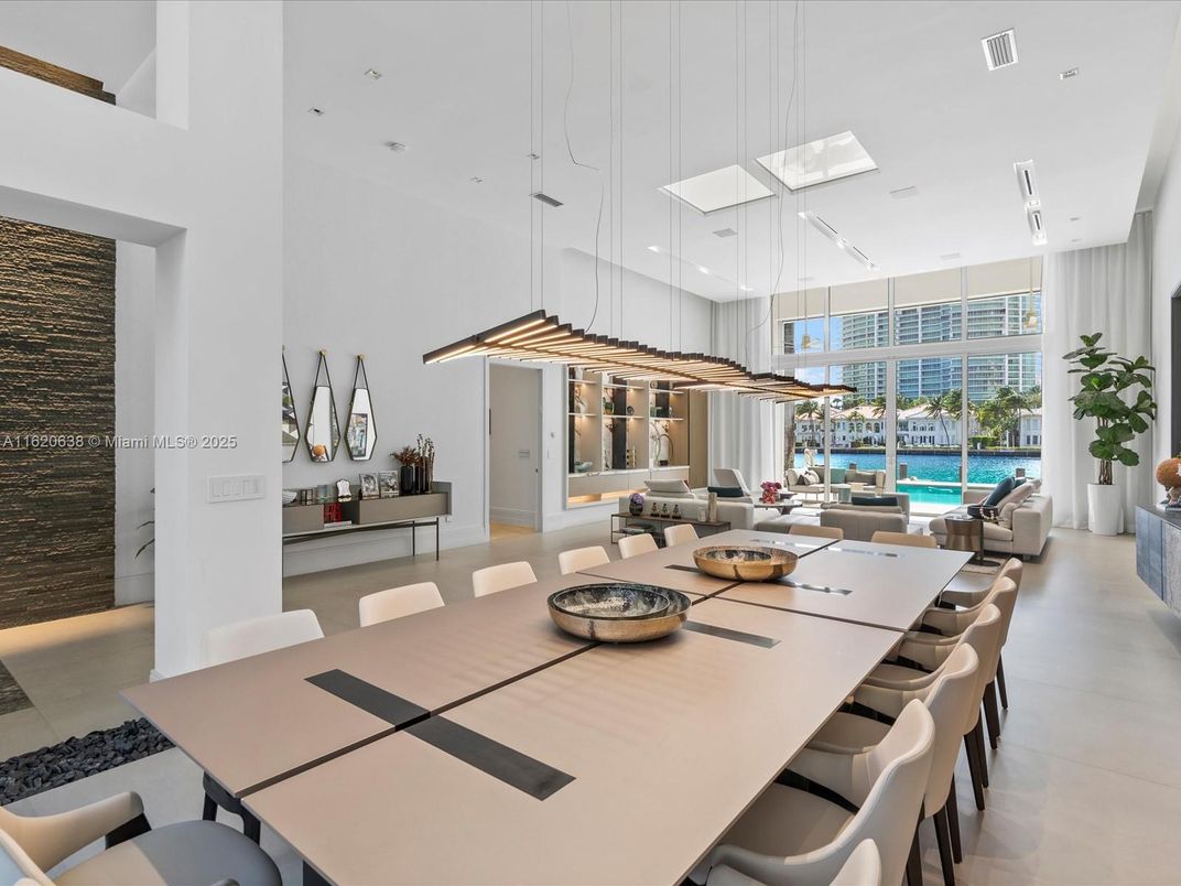 Dining room, Interior, Pendant Lights, Recessed Lighting, Water