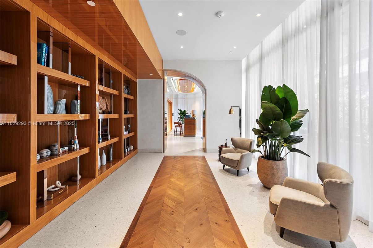 Interior, Recessed Lighting, Wood Texture Flooring