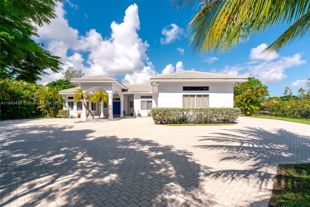 Backyard, Exterior, Facade, Mediterranean