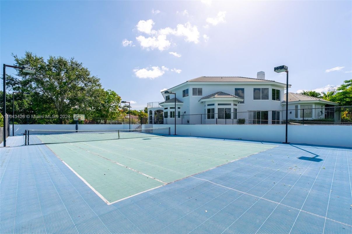 Exterior, Tennis Courts