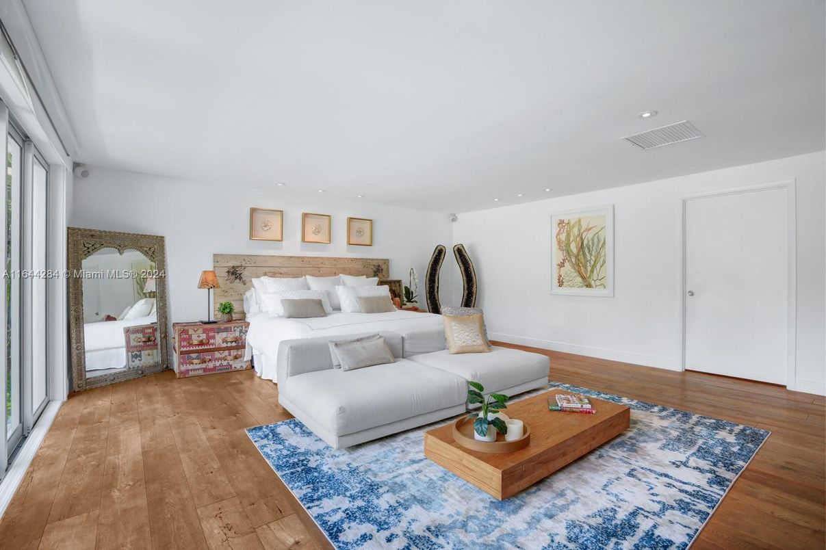 Bedroom, Interior, Living room, Recessed Lighting, Wood Texture Flooring