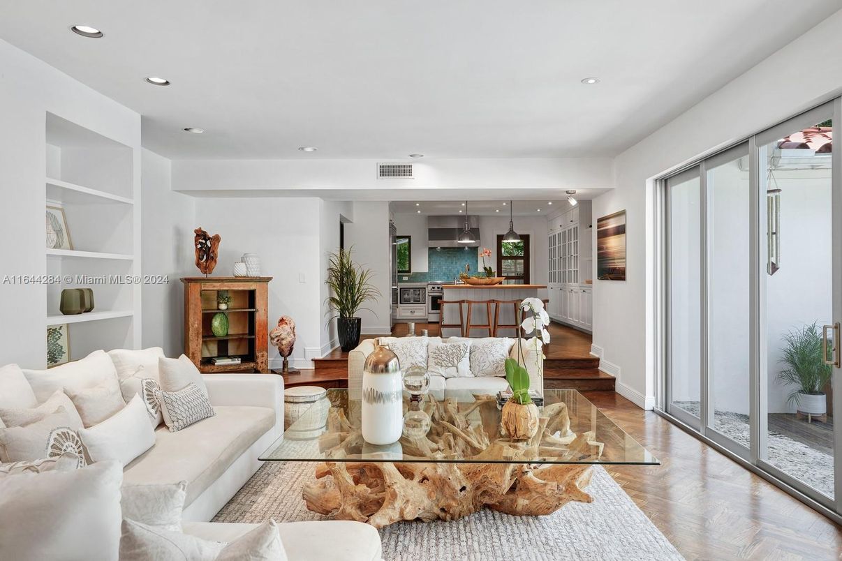 Interior, Kitchen, Living room, Pendant Lights, Recessed Lighting, Wood Texture Flooring
