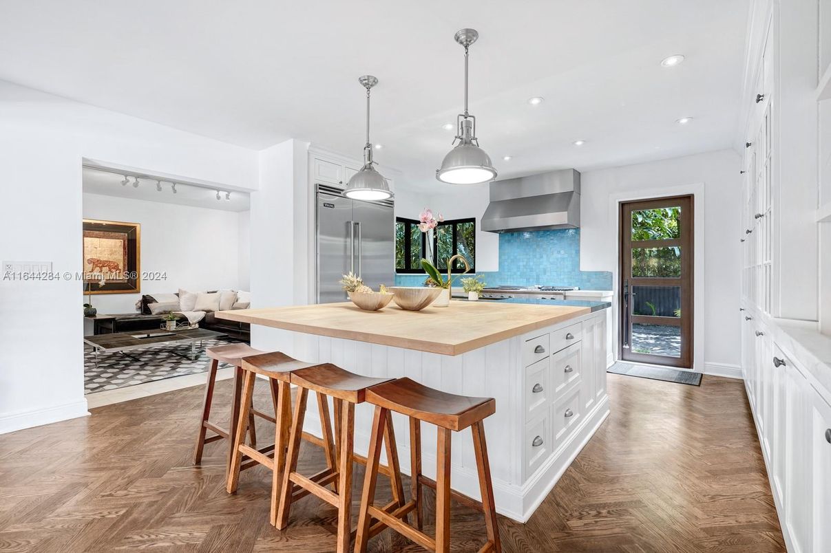 Interior, Kitchen, Living room, Pendant Lights, Recessed Lighting, Stainless Steel Appliances, Wood Texture Flooring