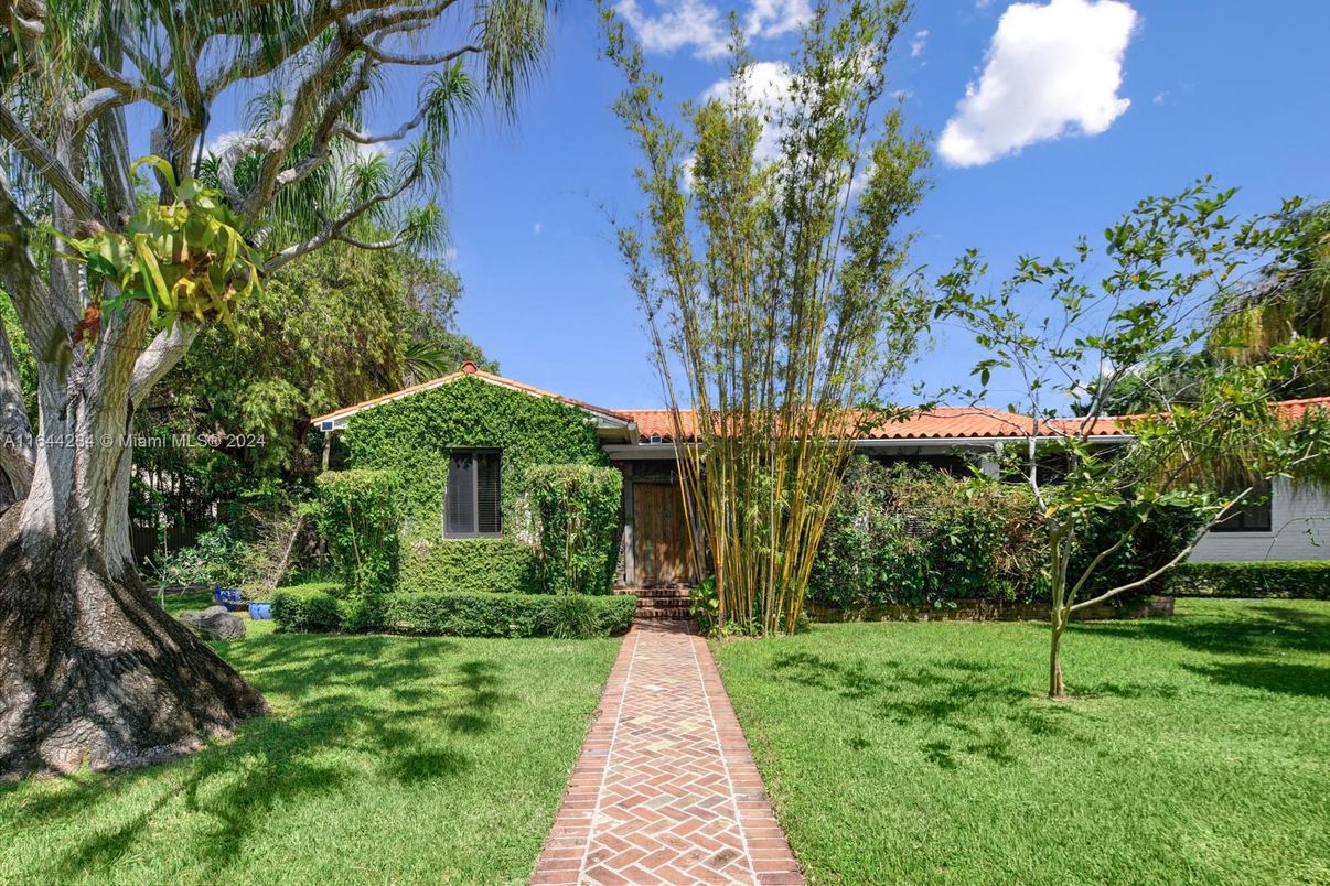 Backyard, Exterior, Facade, Spanish Mediterranean