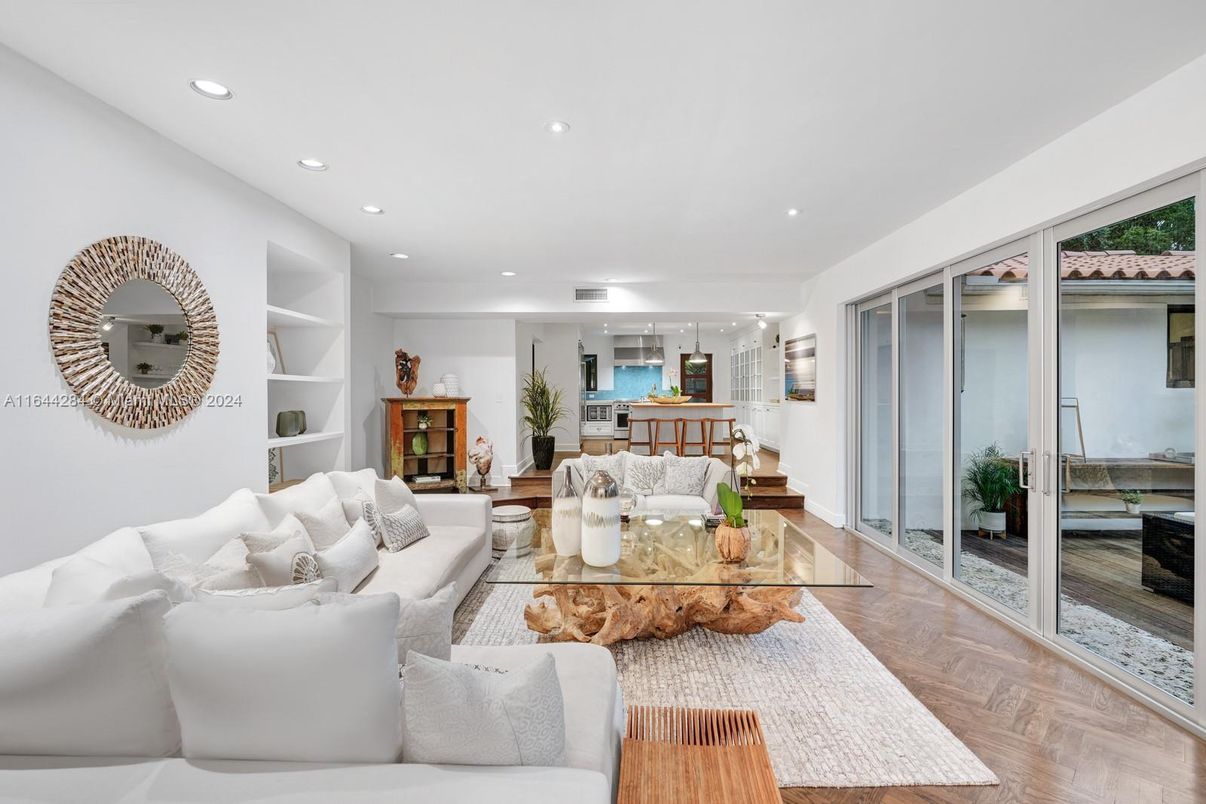 Interior, Living room, Recessed Lighting, Water, Wood Texture Flooring