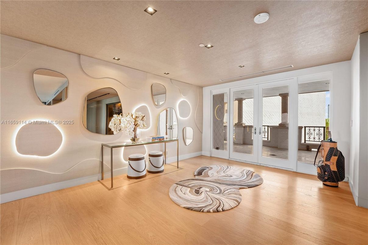 Interior, Recessed Lighting, Wood Texture Flooring