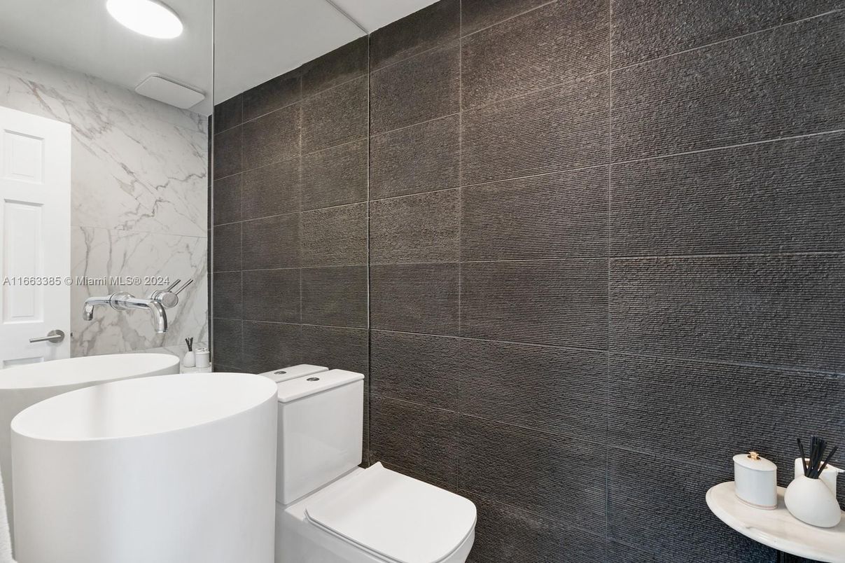 Bathroom, Interior, Marble Walls, Recessed Lighting