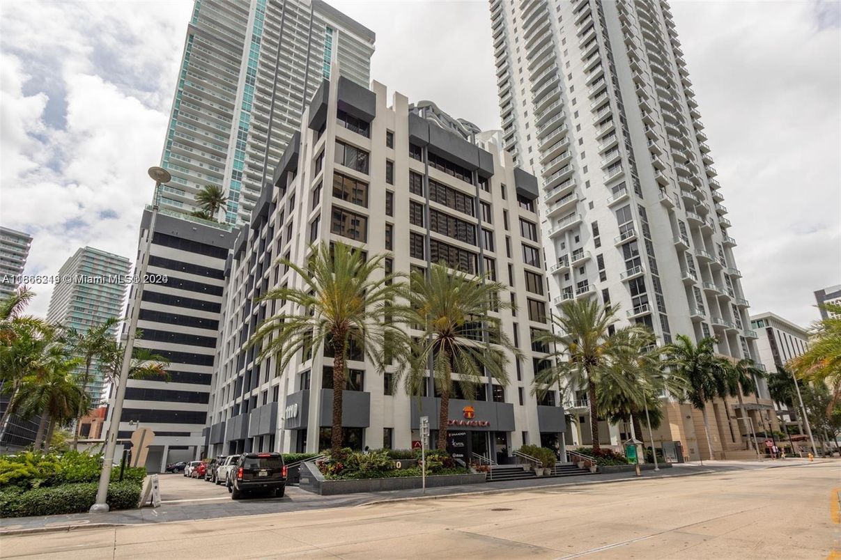 Exterior, Facade, Condo Building