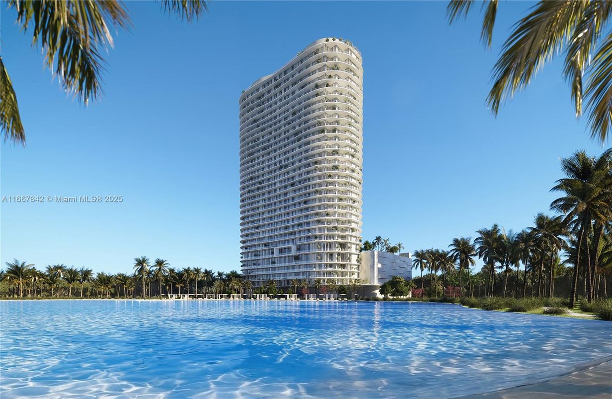 Exterior, Facade, Pool, Highrise