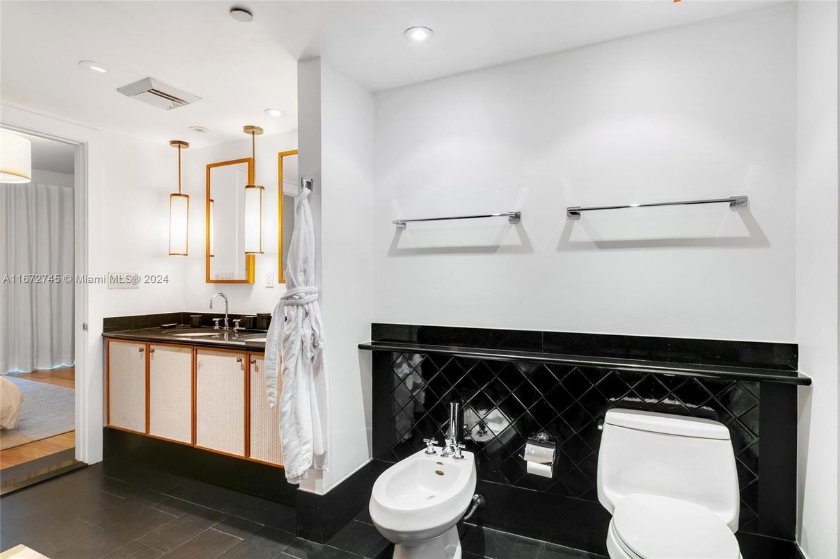 Bathroom, Interior, Pendant Lights, Recessed Lighting