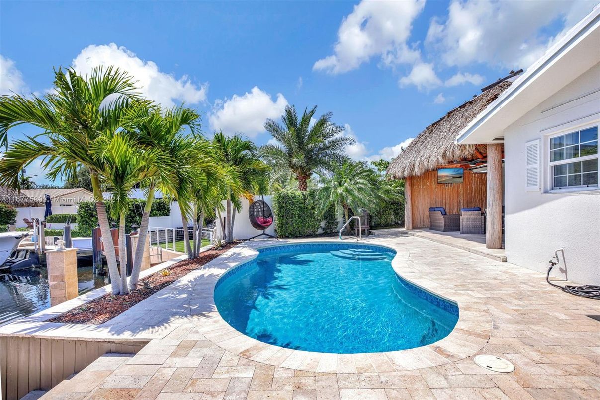 Exterior, Pool