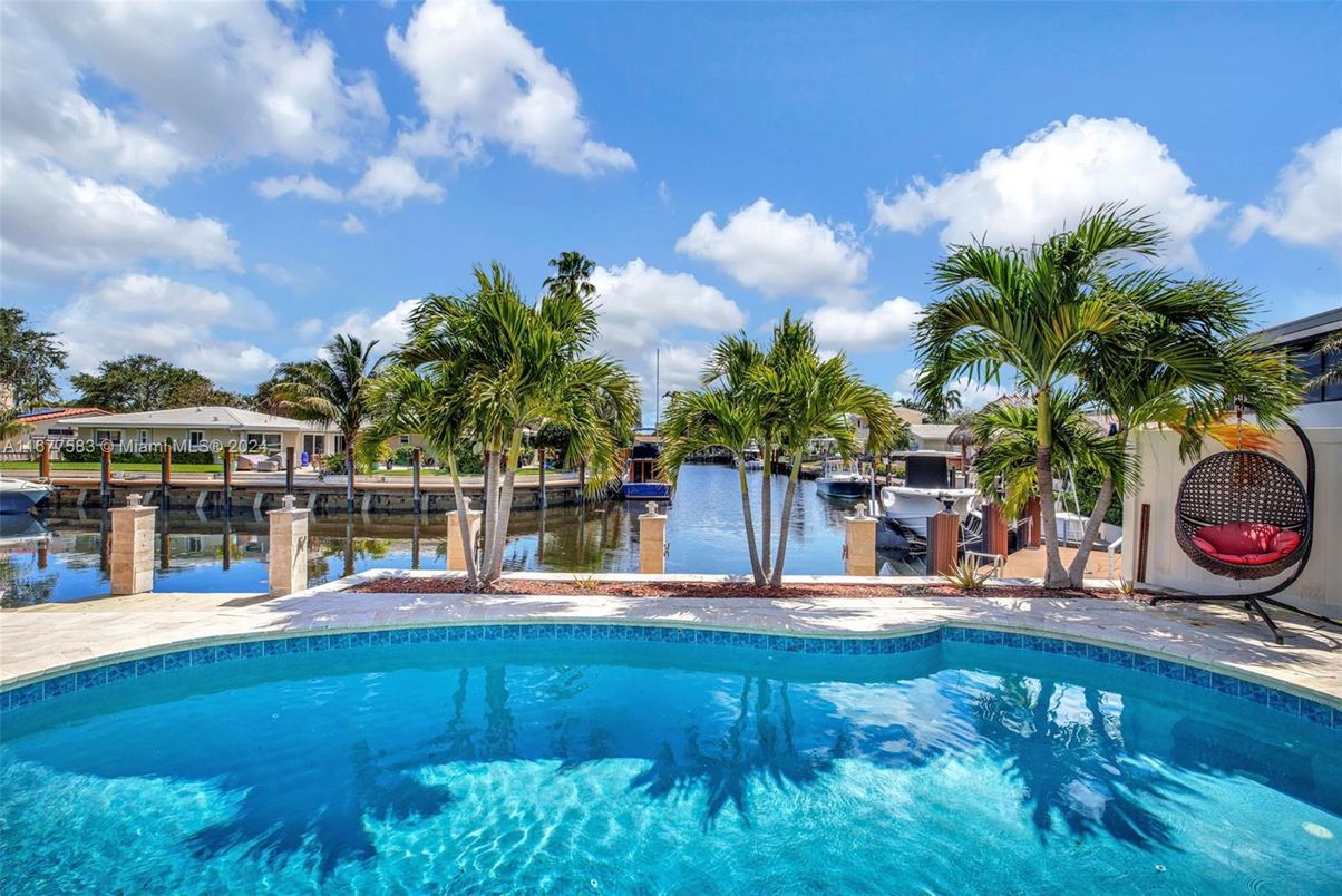 Exterior, Lake, Pool