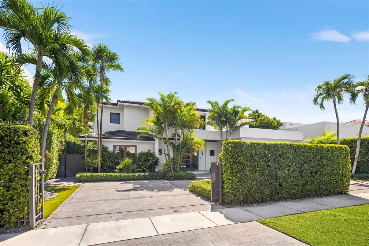 Backyard, Exterior, Facade, Mediterranean