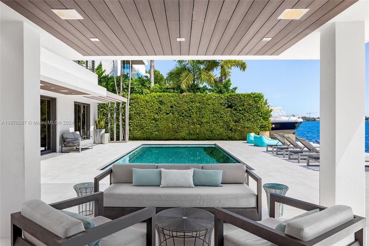 Exterior, Pool, Water
