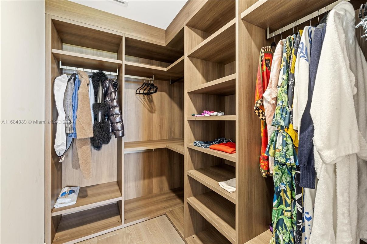 Interior, Walk-in Closets, Wood Texture Flooring